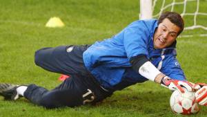 Luego de la lesión de Iker Casillas, el portero brasileño Julio César podría sustituir a Iker los próximos meses.