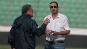 El presidente Pedro Atala llegó al entrenamiento para conversar con el timonel azul.