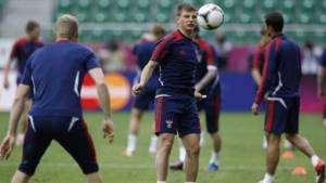 Andrei Arshavin, capitán y líder del conjunto ruso, vivió la decepción de los aficionados.