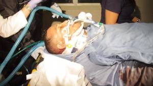 'Macho' Camacho cuando era ingresado gravemente herido a una clínica.