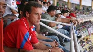 Danilo en el 2009 estuvo en el palco del estadio Olímpico como invitado especial en una gran final de Olimpia contra Marathón.