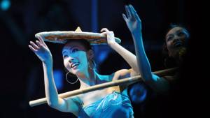 Los chinos construyeron el estadio y mediante una danza demostraron los lazos de hermandad.