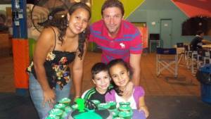 José Pacini vive junto a su familia en Argentina. Su esposa y uno de sus hijos son de Honduras.