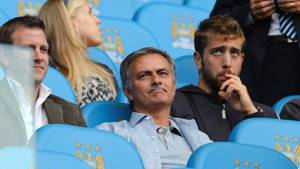Mourinho en las gradas del estadio del Manchester City.