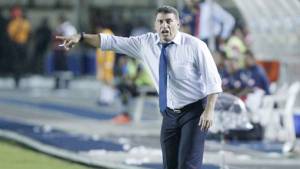 Luis Suárez afirma que Perú le hizo ver cosas buenas y malas de Honduras.