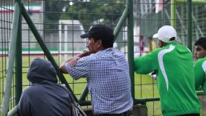 Hernán García no pudo dirigir desde el banquillo ante Marathón.