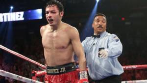 Julio César Chávez Jr dio positivo por marihuana, afirmó el promotor del evento en Las Vegas.