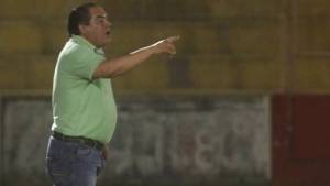 Edwin Pavón no soportó que aficionados del sector de silla le gritaran groserías durante todo el encuentro.