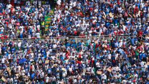La afición catracha no pudo contener su alegría tras ver el acrobático gol de Juan Carlos García.
