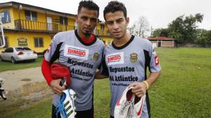 Will Barahona -derecha- junto a Kurt Cárcamo en su primer entrenamiento como nuevos jugadores del Real España.