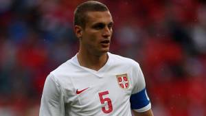 El capitán de la selección de Serbia, Nemanja Vidic vuelve a Milán. (Foto: Agencia/Archivo)