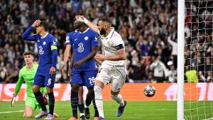 ¡Apareció el Balón de Oro! Karim Benzema estaba atento y anota el primero para el Real Madrid ante el Chelsea