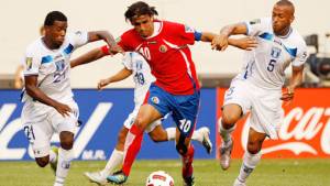 La afición tica está segura que su selección estará en el Mundial de Brasil y a Honduras la ponen en el repechaje.