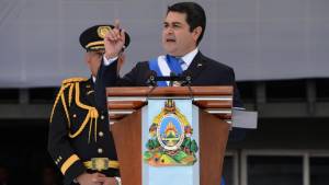Juan Orlando Hernández en su primer discurso como presidente de Honduras ratificó su lucha contra la delincuencia. Foto AFP