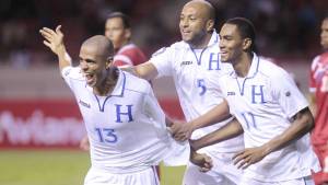 Juan Pablo Montes termina siendo el hombre que le da el pase a Honduras a la Copa Oro 2013.