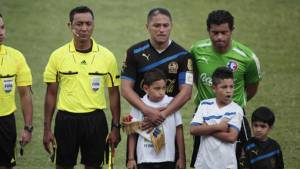 Wilmer Velásquez llora en los momentos de los actos de inauguración.