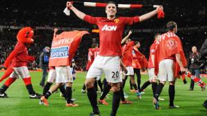 Robin Van Persie lleva 24 goles en la Liga Premier y es el máximo artillero.