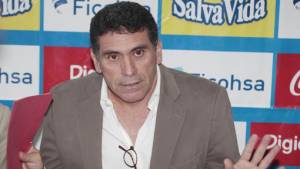 Luis Fernando Suárez, técnico de la Selección de Honduras, durante la conferencia de prensa.