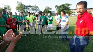 García fue despedido con un aplauso por los jugadores del Platense.