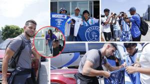 La alegría de los jugadores del Motagua, los hinchas que los respaldaron y la famosa actriz mexicana que vino en el mismo vuelo del Azul. ¿Quién es?. FOTOS: Neptali Romero y Mauricio Ayala.