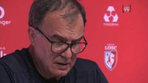 El entrenador del Leeds United, Marcelo Bielsa, confesó que sufrió de acoso laboral en el Lille de Francia.