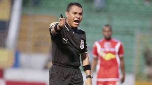 Geovanny Mendoza es el encargado de pitar el primer duelo del clásico Olimpia-Real España.