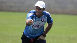 El técnico del Olimpia, Danilo Tosello, asegura que no están listos para el duelo ante el Santos.