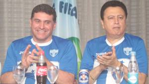 El seleccionador estuvo en la mesa principal junto con el secretario de Fenafuth, Alfredo Hawit