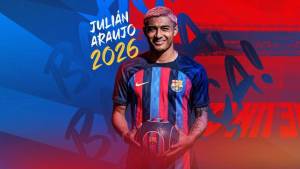El Fútbol Club Barcelona anunció al mexicano-estadounidense Julián Araujo como nuevo jugador del club.