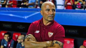 Jorge Sampaoli dirige con buen suceso al Sevilla en La Liga de España.