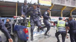 La seguridad en el estadio Ceibeño está presente, muchos elementos de la Policía resguardarán a los aficionados.