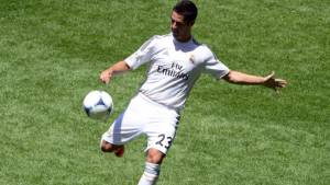 'Isco' Alarcón deleitó a varios centenares de simpatizantes del Real Madrid con una demostración de control de pelota.