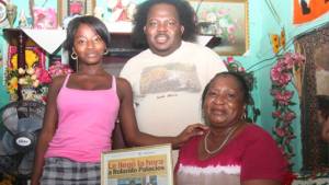 Posan orgullos con uno de las notas de Rolando Palacios en DIEZ.