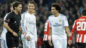 El árbitro no perdonó a Cristiano y le mostró la roja. Real Madrid terminó jugando con diez ante Bilbao. Foto AFP