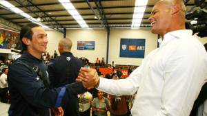 El portero Miguel Calero no ha estado solo en sus últimas horas, muchos amigos han llegado a visitarlo al hospital.