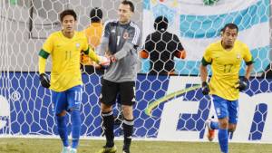 El delantero Neymar lamentó el fallo de su penal y cree que fue producto de las condiciones del terreno de juego.