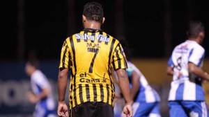 Mario Martínez sigue sin reaccionar. Esta vez solo jugó los primeros 45 minutos.