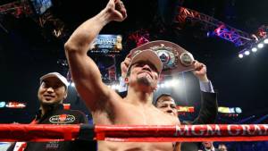 Márquez festeja la victoria contra Pacquiao.