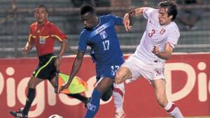 Edgard Álvarez se regresa a Italia tras haber jugado bien con Honduras.