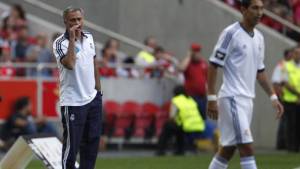 El entrenador del Real Madrid, el portugués José Mourinho, restó importancia a la rotunda derrota encajada este viernes ante el Benfica.