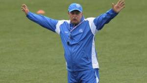 El técnico mexicano Juan de Dios Castillo tiene contadas las horas en la selección de El Salvador.