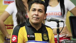 El técnico Nahún Espinoza viaja a Tegucigalpa y no sabe si regresará a dirigir a Real España.