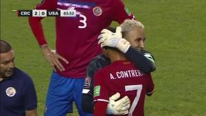 Keylor Navas celebró a lo grande con Contreras la segunda anotación del partido ante Estados Unidos.
