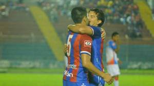 Esta es la polémica imagen que protagonizaron los jugadores del FAS. (Foto: Menly Cortez)