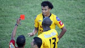 Mario se ganó la roja ante Marathón por una patada contra Reinieri Mayorquín.