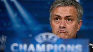 Mourinho fue consultado sobre su futuro, asegura que en España lo odian y en Inglaterra lo quieren.