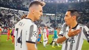 Dí María y Milik hablando tras la derrota de la Juventus ante el Benfica en la Champions League.