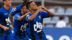 El futbolista hondureño está teniendo un paso destacado por territorio venezolano. Acá celebra uno de sus goles.