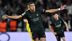 Mbappé anotó el primero del PSG en el triunfo sobre el Borussia Dormtund por la Liga de Campones.