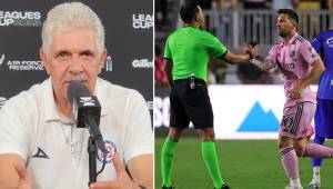 Ricardo Ferretti manifestó en conferencias que los árbitros se dejan presionar por ciertos jugadores.